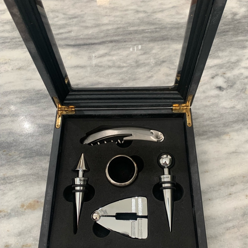 Wine Opener Gift Set - Bottle Opener, Foil Cutter, Bottle Stopper, Collar, etc